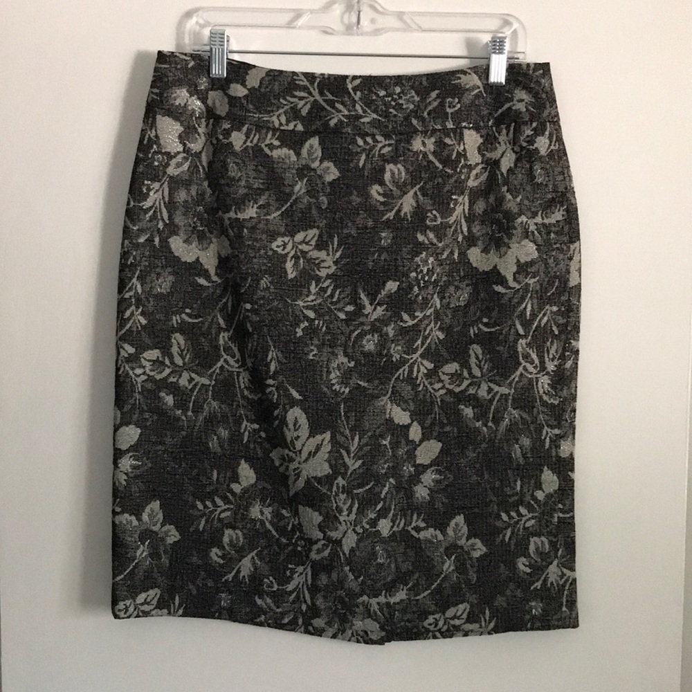 NWOT Ann Taylor Gray Floral Skirt